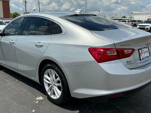 Used 2017 Chevrolet Malibu LT FWD image 10