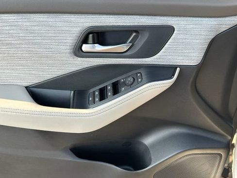 Certified 2023 Nissan Rogue SV FWD image 19