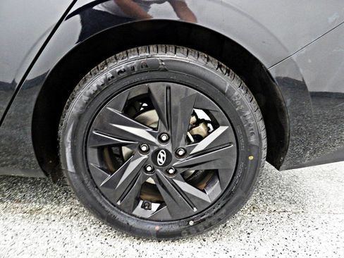 Used 2023 Hyundai Elantra SEL image 18