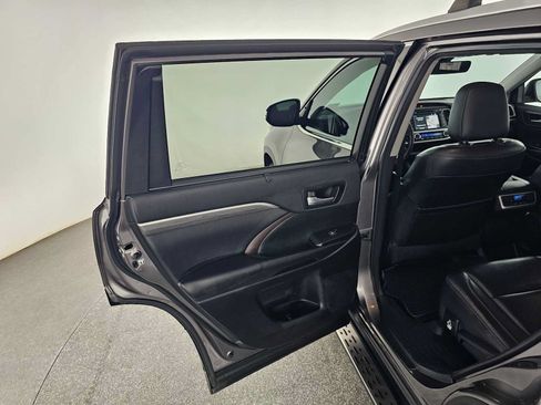 Used 2018 Toyota Highlander Limited FWD image 17