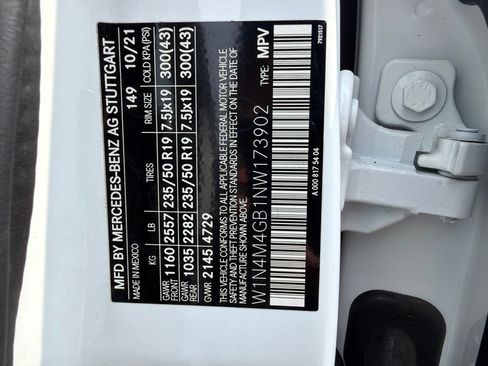 Used 2022 Mercedes-Benz GLB 250 w/ Premium Package image 31