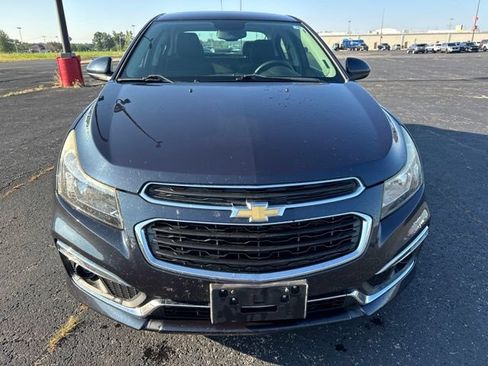 Used 2015 Chevrolet Cruze LT w/ Sun And Sound Package FWD image 2