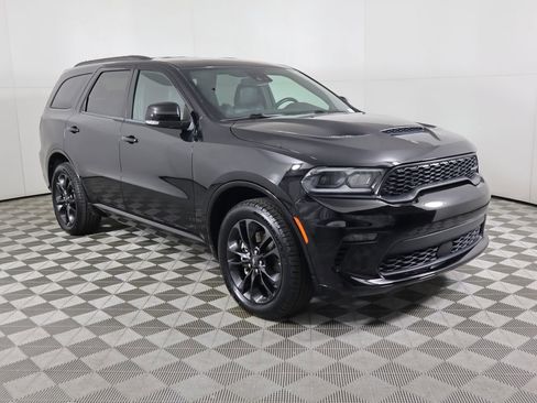 Used 2023 Dodge Durango GT image 3