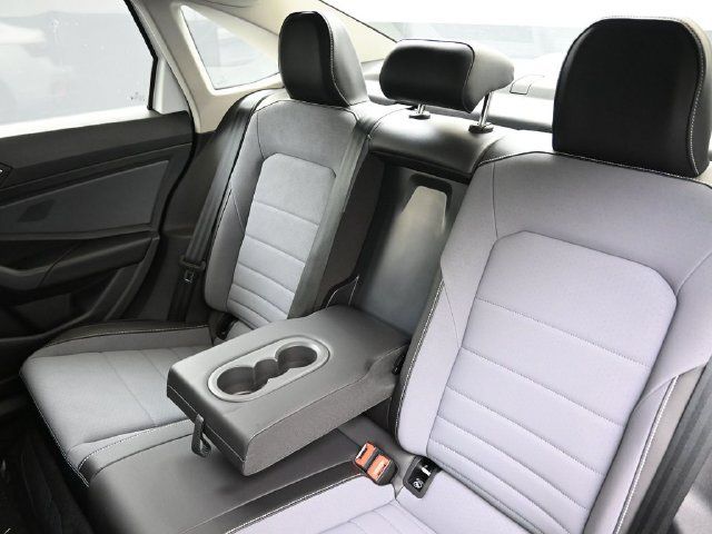 Used 2026 Volkswagen Jetta SE FWD image 20