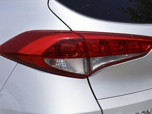 Used 2016 Hyundai Tucson Sport FWD image 11
