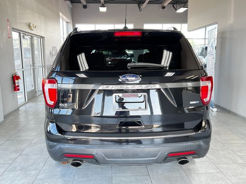 Used 2019 Ford Explorer XLT w/ XLT Sport Appearance Package AWD/4WD image 5