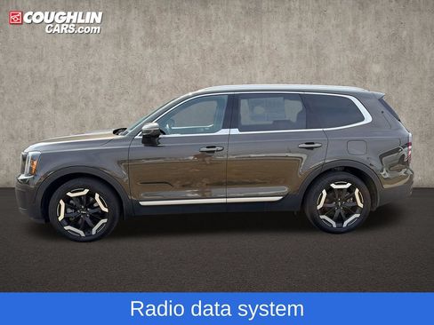 Used 2024 Kia Telluride EX w/ EX Captain's Chair Package AWD/4WD image 5