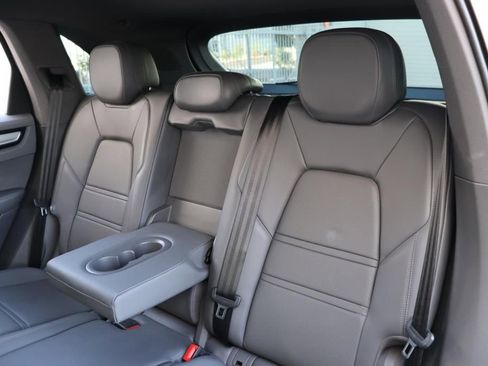 Used 2021 Porsche Cayenne image 22