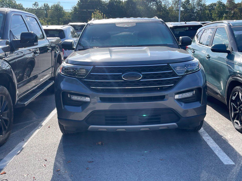 Used 2022 Ford Explorer XLT w/ Equipment Group 202A RWD image 2