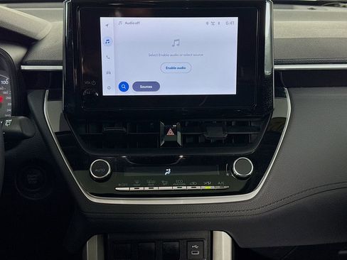 Used 2024 Toyota Corolla Cross LE image 39