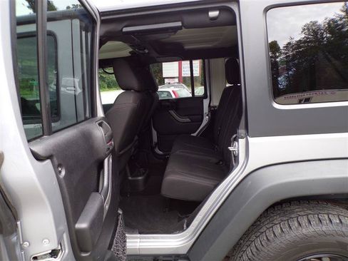 Used 2015 Jeep Wrangler Unlimited Sport w/ Quick Order Package 24S AWD/4WD image 26