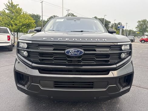 Used 2025 Ford Expedition Active AWD/4WD image 3