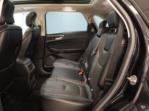 Used 2018 Ford Edge Titanium w/ Equipment Group 301A AWD/4WD image 28