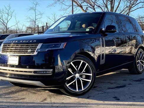 Used 2025 Land Rover Range Rover SE image 1