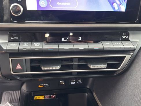 Used 2025 Toyota Camry LE image 27