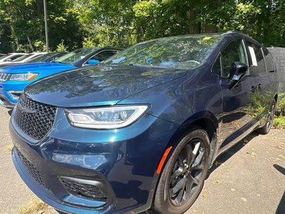 Used 2023 Chrysler Pacifica Limited w/ S Appearance Package