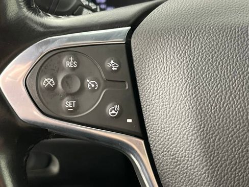 Used 2022 Chevrolet Traverse LT image 17