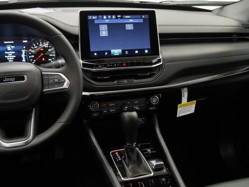 New 2026 Jeep Compass Latitude image 19