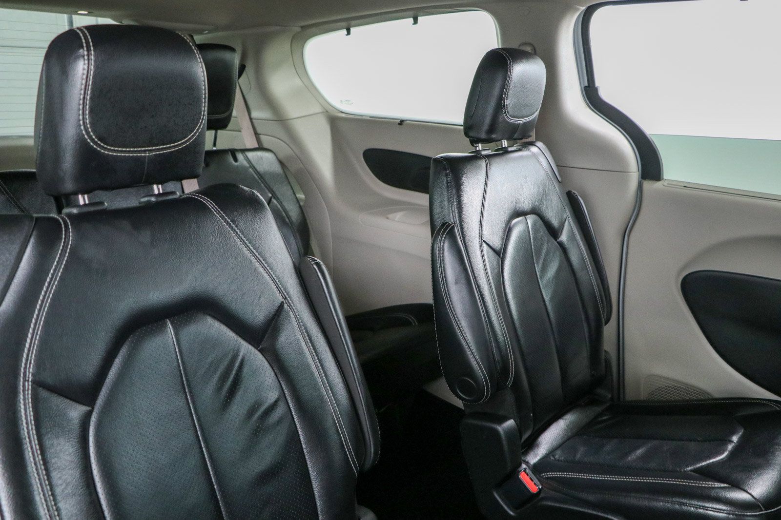 Used 2022 Chrysler Pacifica Touring-L FWD image 28