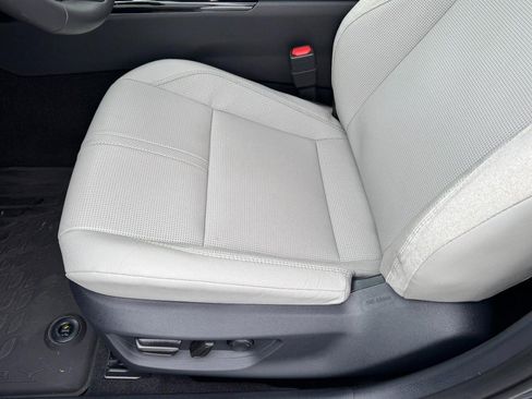 Used 2025 Toyota Camry XLE image 14