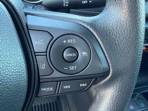 Used 2024 Toyota RAV4 LE AWD/4WD image 15