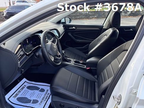Certified 2023 Volkswagen Jetta SE image 5
