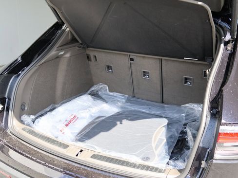 New 2025 Porsche Macan image 17