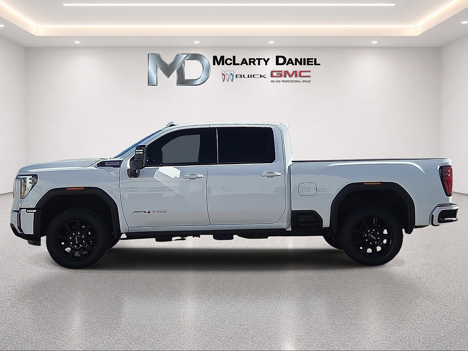 Used 2024 GMC Sierra 2500 AT4 w/ AT4 Premium Plus Package AWD/4WD image 2