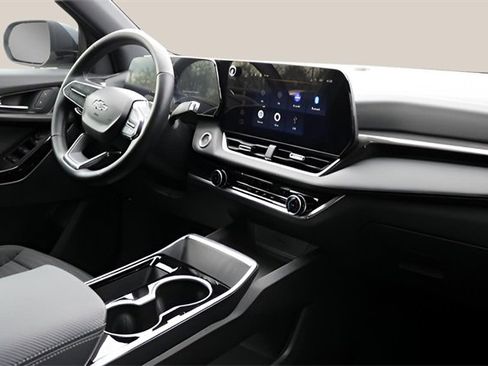 Used 2025 Chevrolet Equinox LT w/ Midnight Edition image 18