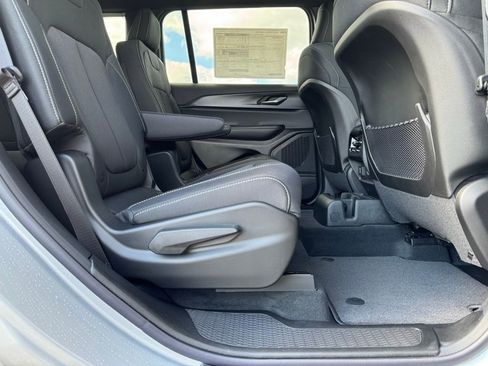 New 2025 Jeep Grand Cherokee L Laredo w/ Luxury Tech Group I image 28