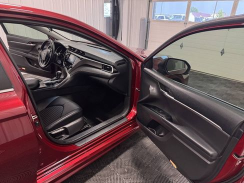 Used 2018 Toyota Camry SE FWD image 16