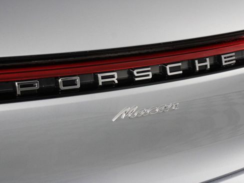Certified 2025 Porsche Macan image 22