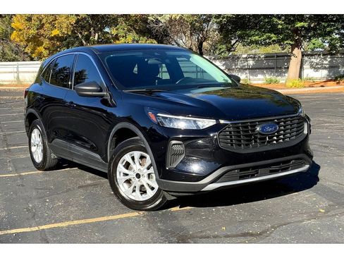 Used 2023 Ford Escape Active image 2