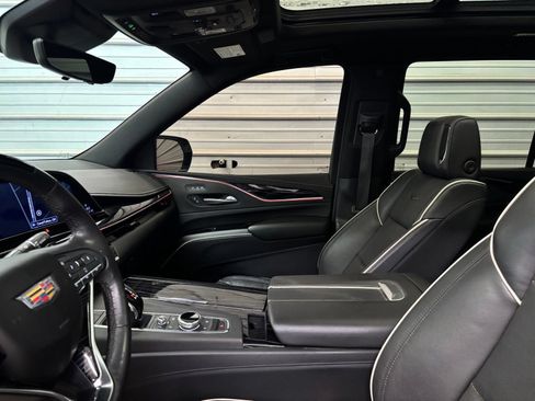 Used 2023 Cadillac Escalade Sport w/ LPO, ONYX Package AWD/4WD image 21