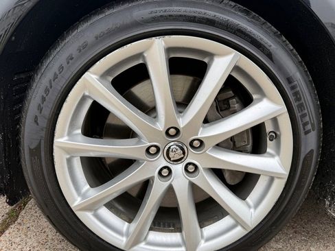 Used 2013 Jaguar XJ image 32