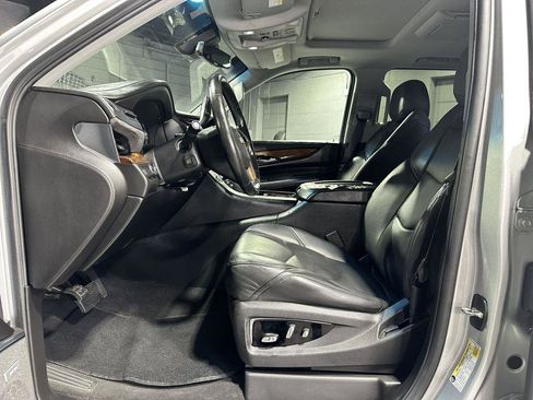 Used 2017 Cadillac Escalade Luxury AWD/4WD image 12