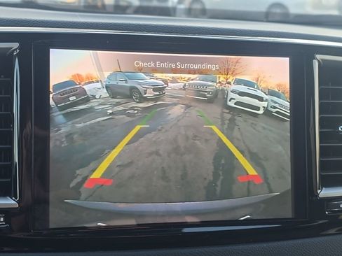 Used 2023 Chrysler Pacifica Touring-L image 21