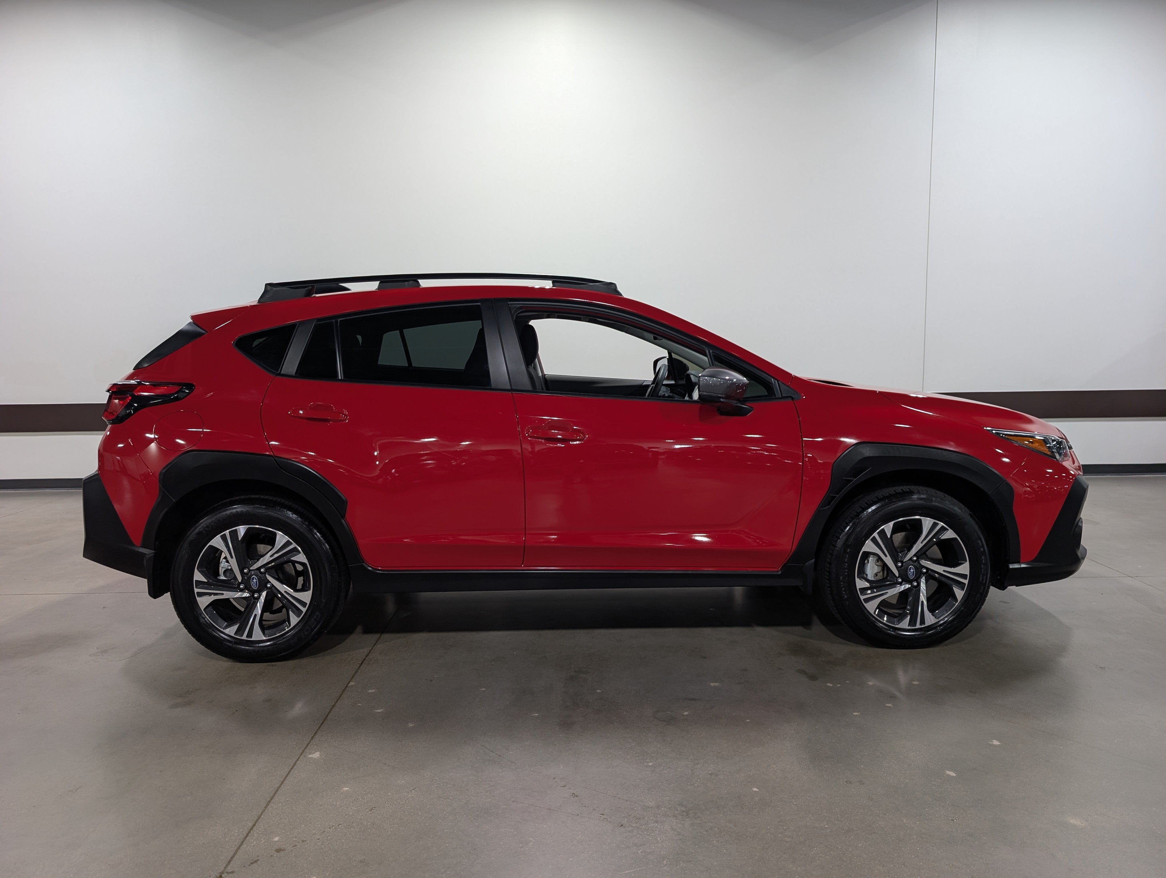 Used 2024 Subaru Crosstrek 2.0i Premium AWD/4WD image 2