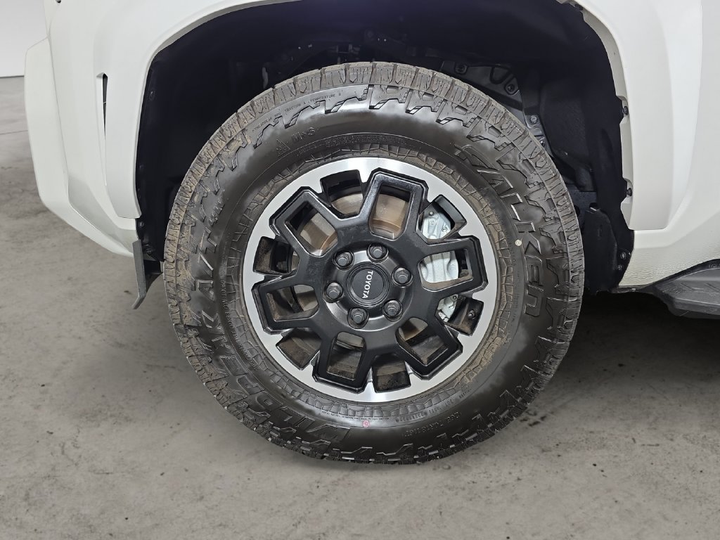 Used 2025 Toyota 4Runner Limited w/ Tow Technology Package AWD/4WD image 9