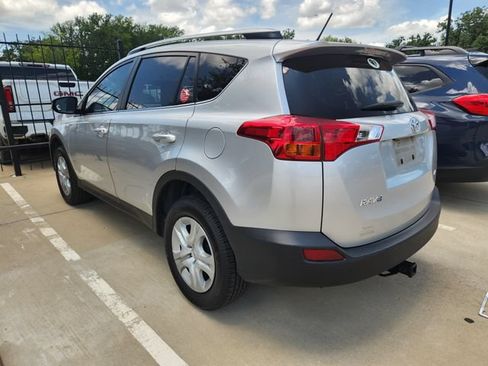 Used 2015 Toyota RAV4 LE FWD image 3
