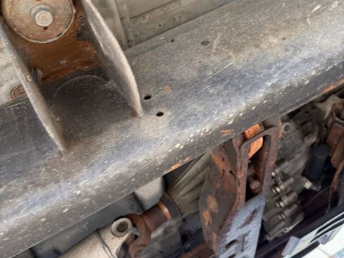 Used 2004 Chevrolet Silverado 2500 LT w/ Heavy-Duty Power Package image 7