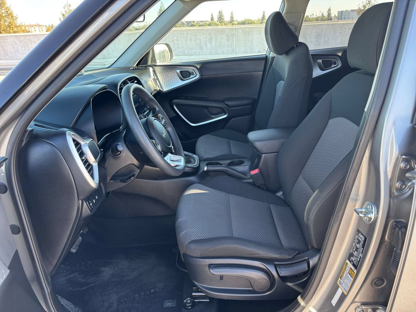 Used 2025 Kia Soul LX w/ LX Technology Package FWD image 24
