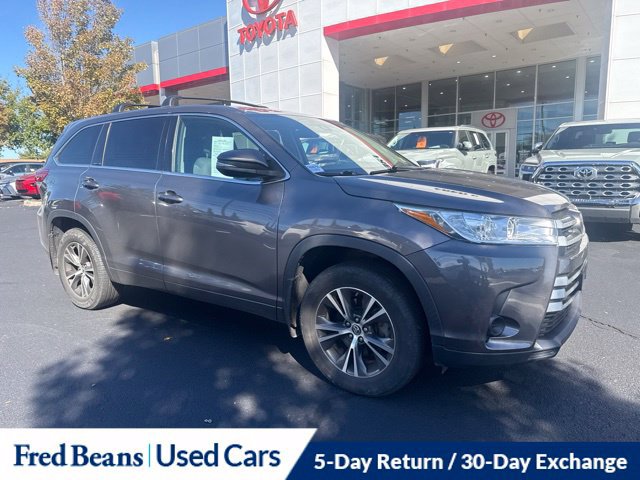 Used 2017 Toyota Highlander LE AWD/4WD image 3