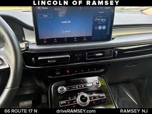 Used 2023 Lincoln Nautilus AWD image 17