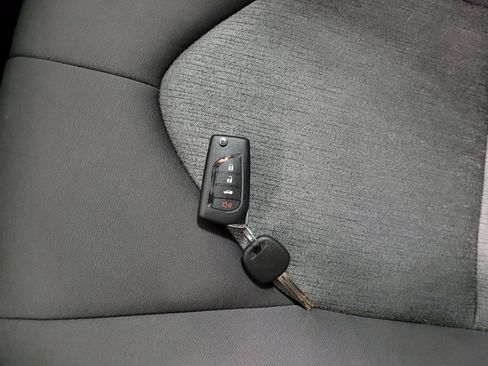 Used 2019 Toyota Camry LE FWD image 32