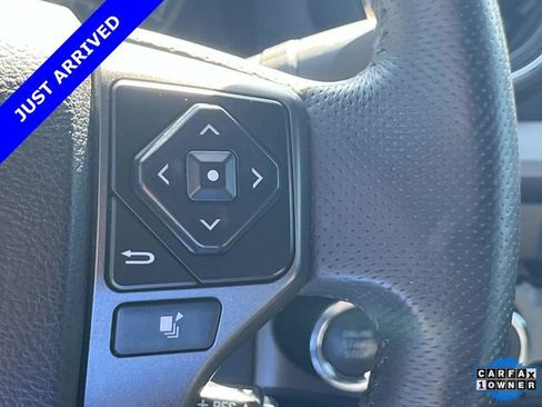 Used 2022 Toyota Tacoma TRD Off-Road AWD/4WD image 29