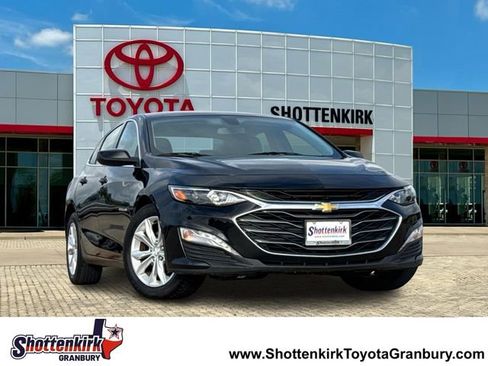 Used 2022 Chevrolet Malibu LT FWD image 1