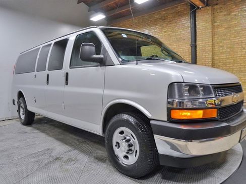 Used 2017 Chevrolet Express 3500 LT w/ LT Preferred Equipment Group image 6