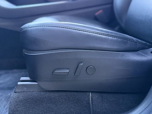 Used 2020 Tesla Model Y Long Range image 27