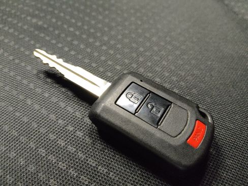 Used 2015 Mitsubishi Outlander Sport ES FWD image 32